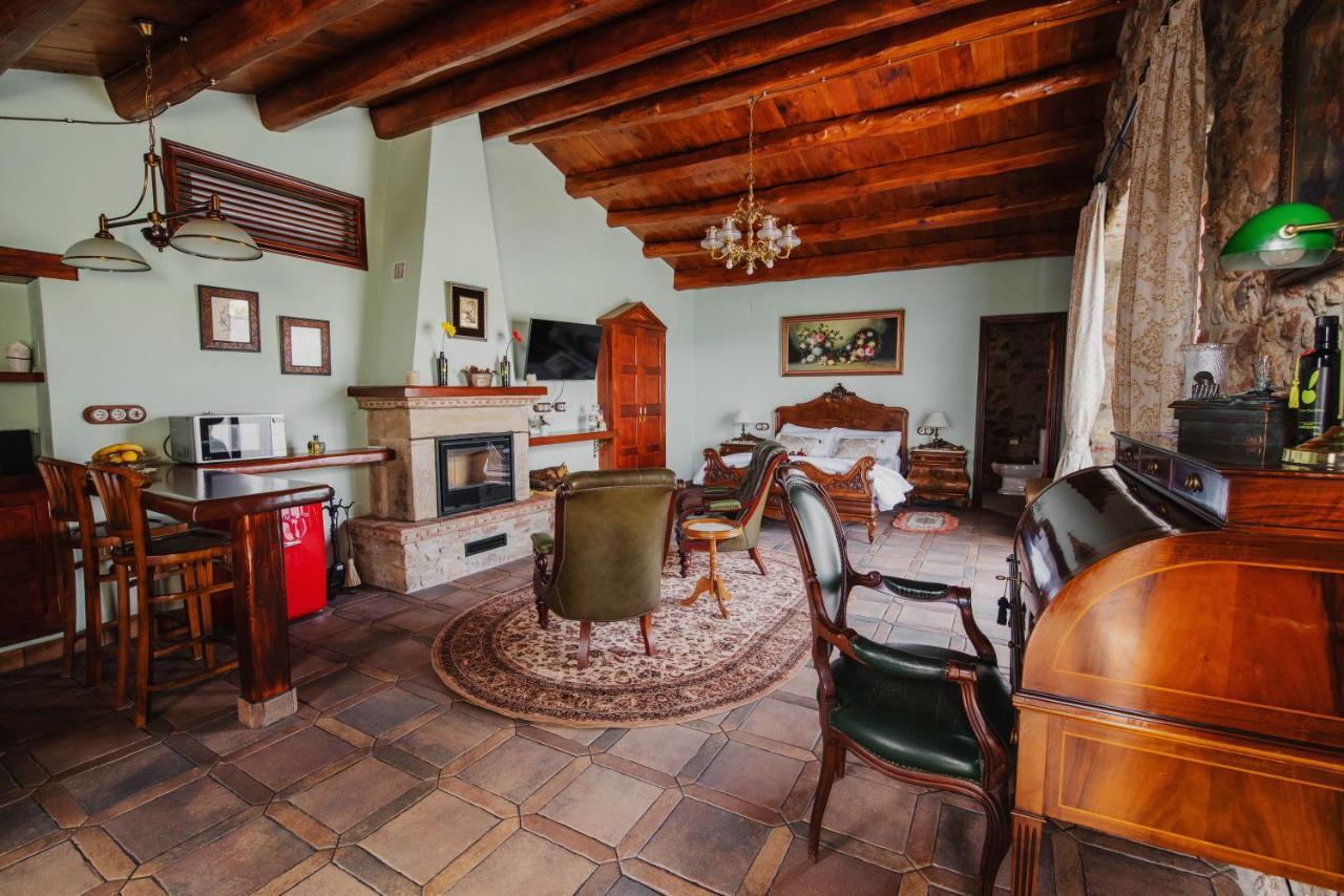 Masia Can Viver - Olive Oil Tourism B&B Bigues I Riells Extérieur photo